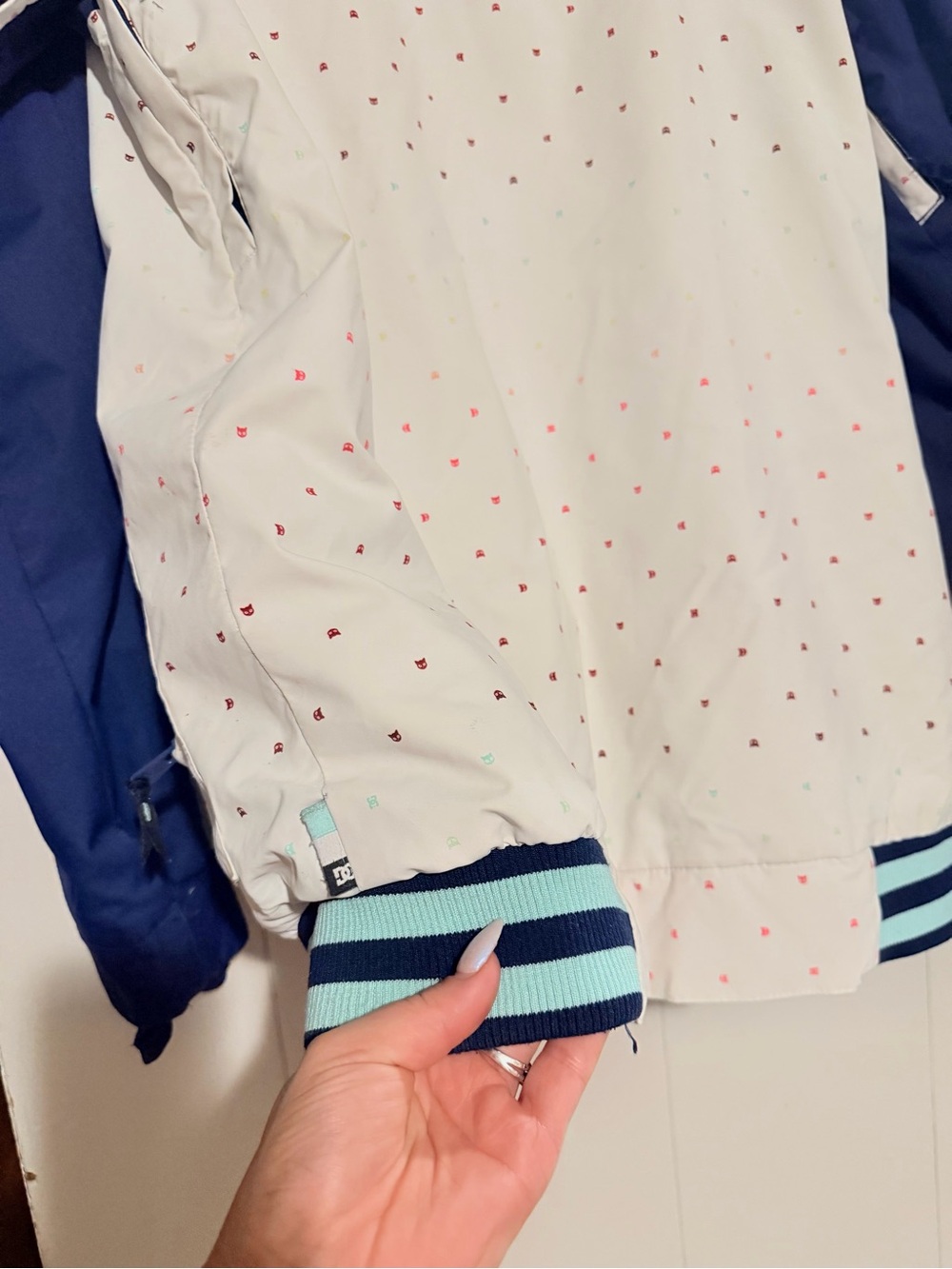 DC Women’s White Jacket with Navy Sleeves - Picture 11 of 14